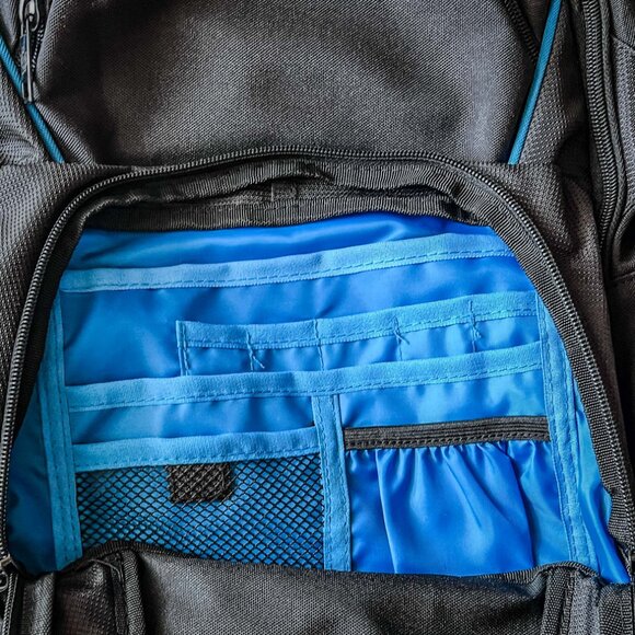 BNWOT Warner Brothers medium sized laptop backpack - Picture 5 of 14